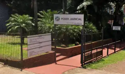 El sereno hacía su ronda en la gomería y la navaja apareció desde el monte