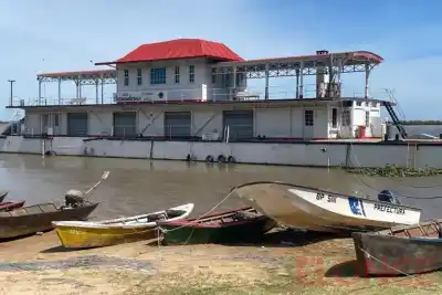 El comedor flotante de Hernandarias lleva 65 días cerrado y su concesionario apunta contra el municipio