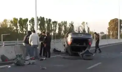 Chimbas: rozó el muro en la Ruta 40 y terminó con el auto patas para arriba