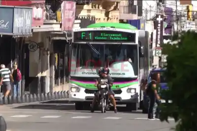 Seis líneas de colectivos cambian su recorrido en el centro: el mapa que tenés que mirar antes de viajar