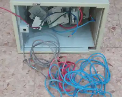 Pateó un gabinete de la CPE en plena calle y la Policía le encontró algo entre sus cosas