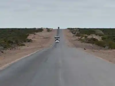 Vaca Muerta prueba camiones gigantes en un corredor clave: hasta 75 toneladas por viaje