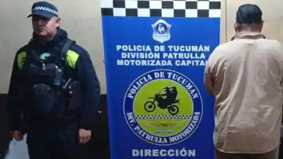 Salió corriendo cuando vio a la policía, pero lo alcanzaron a metros: lo que apareció entre su ropa
