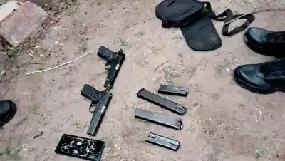 Vecinos escucharon detonaciones, la Policía fue y un joven terminó detenido con dos pistolas