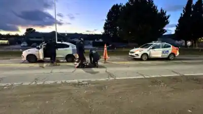 Chocó en el centro de Bariloche, pidió ayuda y terminó detenido tras una persecución
