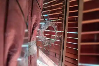 Dispararon contra una casa en Macarone y la Policía encontró un detalle clave en el frente