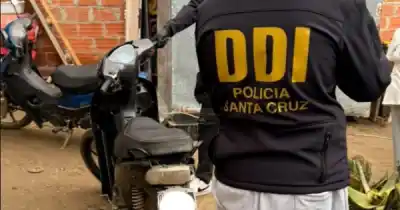 Allanaron una casa en Caleta Olivia por una moto robada: dónde la encontraron