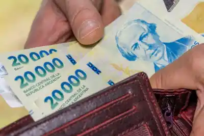 El bono de fin de año para estatales santiagueños llega en cuotas: la primera, esta semana