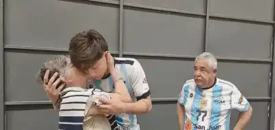 El Mundial Sub 19 se juega en la pista, pero también en la tribuna: los familiares que viajaron desde San Juan