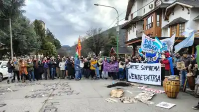 El gremio estatal que para este martes y marcha a la Corte: "Firmaron la entrega de todo el territorio"