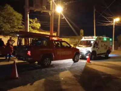 Chocó contra el cordón con sus dos hijas a bordo: el parte médico dejó a todos tranquilos