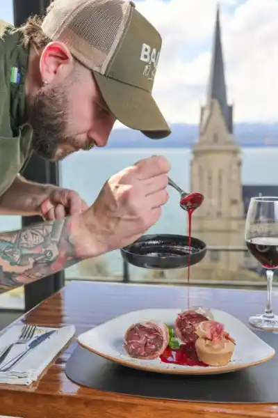 El menú con jabalí que desembarca en Bariloche y promete sorprender