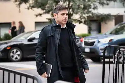 Kicillof sale de gira por siete distritos: las escrituras y las notebooks que llegan esta semana