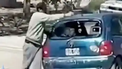 Disparó a plena luz del día en San Miguel y se fue en un Corsa azul: la Policía busca saber por qué