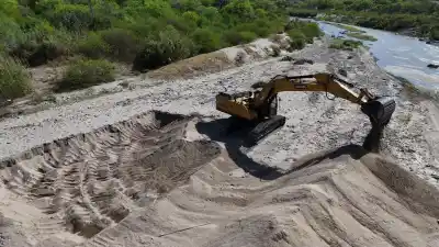 20 máquinas ya trabajan en los ríos de Catamarca: las zonas donde se juegan la temporada de lluvias