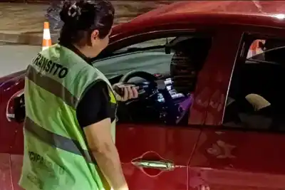 Crespo suma un aparato que en un minuto revisa a seis conductores y cambia el operativo de alcoholemia