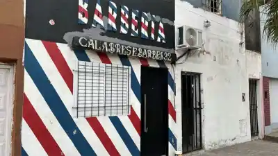 Un barbero de 22 años recibió un disparo en la cabeza en pleno corte de pelo: hay un detenido