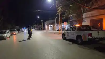 El control en el Casco Viejo de Centenario terminó con nueve vehículos secuestrados: uno de los conductores marcó 2,23 g/l
