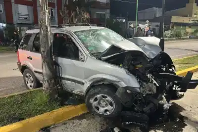 Manejaba a toda velocidad por Punta Lara, chocó y no pudo evitar lo peor: un bebé de 10 días