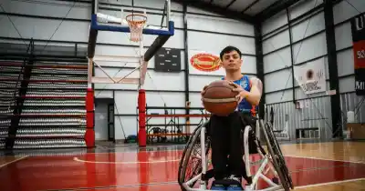 Tenía 19 años y un accidente le cambió la vida: hoy la rompe en un deporte que no imaginaba