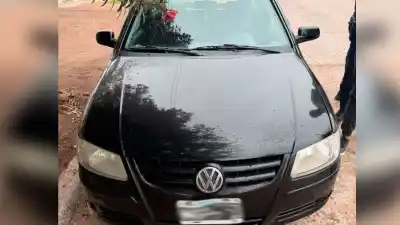Denunció que su ex quiso atropellarla, dio la remera que llevaba y la Policía lo ubicó en minutos