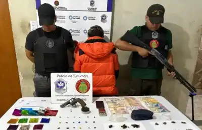Joven intenta escapar de control policial con un cargamento inesperado