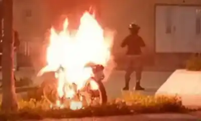 Rawson: disparos, una moto incendiada y un detenido tras el enfrentamiento en el barrio 2 de Abril