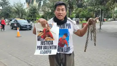 El padre de Valentín Llampa evalúa encadenarse en Casa de Gobierno: "Me lo mataron"