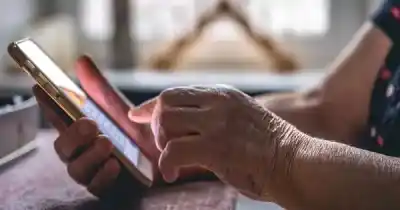 Una mujer de 74 años cayó en una trampa virtual y perdió una fortuna: así fue el engaño