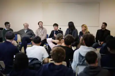 Kicillof lanzó una comparación explosiva en una charla con estudiantes: ¿Qué modelo económico denunció?