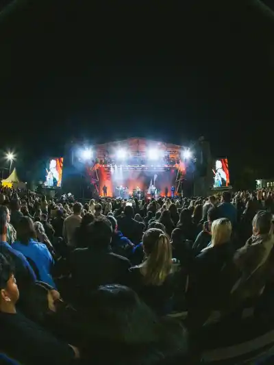 Carnerillo vivió la fiesta más esperada del año y estos fueron los artistas que la rompieron