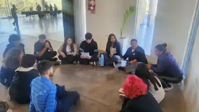 Cien estudiantes de San Luis se sentaron a hablar de lo que las encuestas revelaron en las escuelas