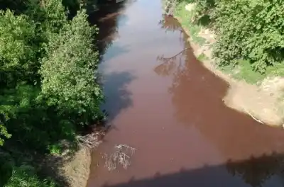 El arroyo Espinillo cambió de color y ya hay una hipótesis fuerte