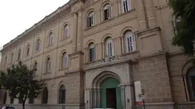 Un colegio de Santa Fe propone un pacto entre familias para postergar el primer celular: así funciona