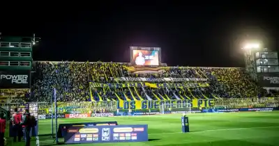 Central volvió a tener hinchada visitante y Banfield lo recibió con un gesto que no se veía hace años