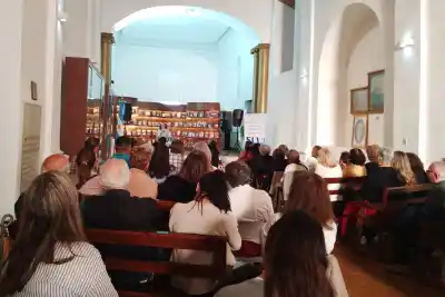 Un profesor sanluiseño subió a un escenario y contó qué esconde el universo de la cueca