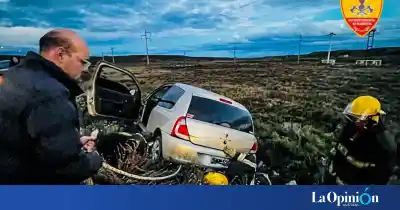 Un auto terminó entre los pastizales en Cañadón Seco: la maniobra que lo sacó del apuro