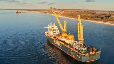 Dos gigantes de acero cruzaron Ormuz y ya están en Río Negro: el plan de Vaca Muerta que cambia las exportaciones