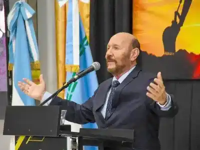 Insfrán apuntó contra Milei y lanzó una advertencia sobre el peronismo: "Con todo el peronismo junto aún no nos alcanza"
