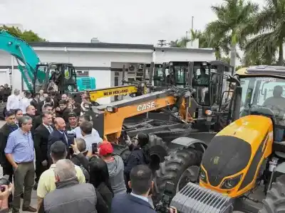 El gobernador de Formosa entregó medallas a vialeros con 40 y 45 años de servicio