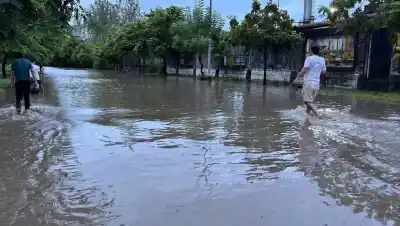 Una crecida histórica desbordó canales y dejó calles fracturadas tras un temporal