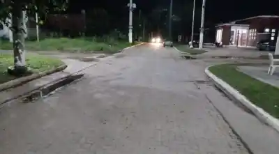 Choque de motos desata disturbio y ataque a vehículo en barrio Lastenia