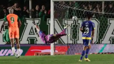 Banfield lo tuvo liquidado, pero un golazo de Cantizano le arruinó la fiesta