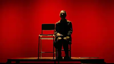 El unipersonal que cuenta la historia de una guerrillera que sobrevivió enamorando a su captor