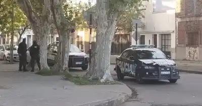 Llamó al 911 por un cliente violento en Echesortu: lo que la policía encontró al llegar