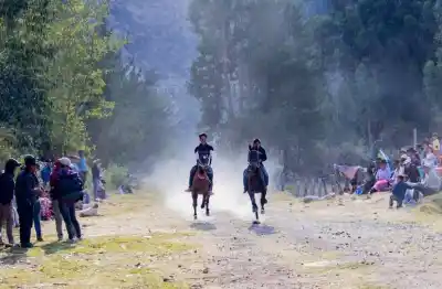 A 15 metros del final, "Guitarrín" cayó en plena carrera y el hipódromo de Aimogasta se quedó en silencio