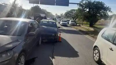 Dos choques en cadena en el acceso sur: seis vehículos y un operativo que complicó la mañana jujeña
