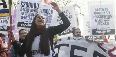 El Gobierno bonaerense evalúa descontar los paros docentes de la Multicolor: qué dijo Bianco