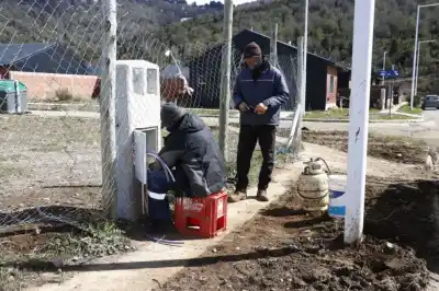 En Bariloche ya no hace falta el cableado aéreo en 189 lotes: los detalles de la obra que avanza