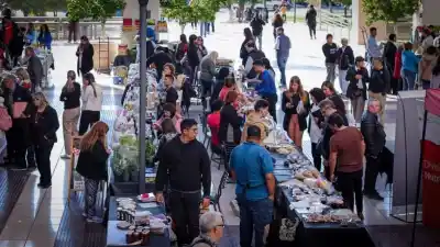 80 productores llegan al Centro Cívico con miel, aceite de oliva y una propuesta que evita intermediarios